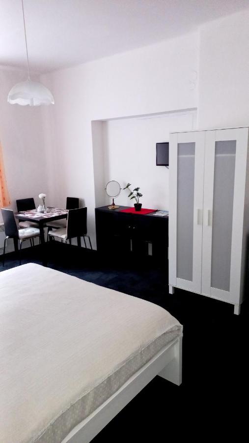 Apartmany Карлштейн Екстер'єр фото