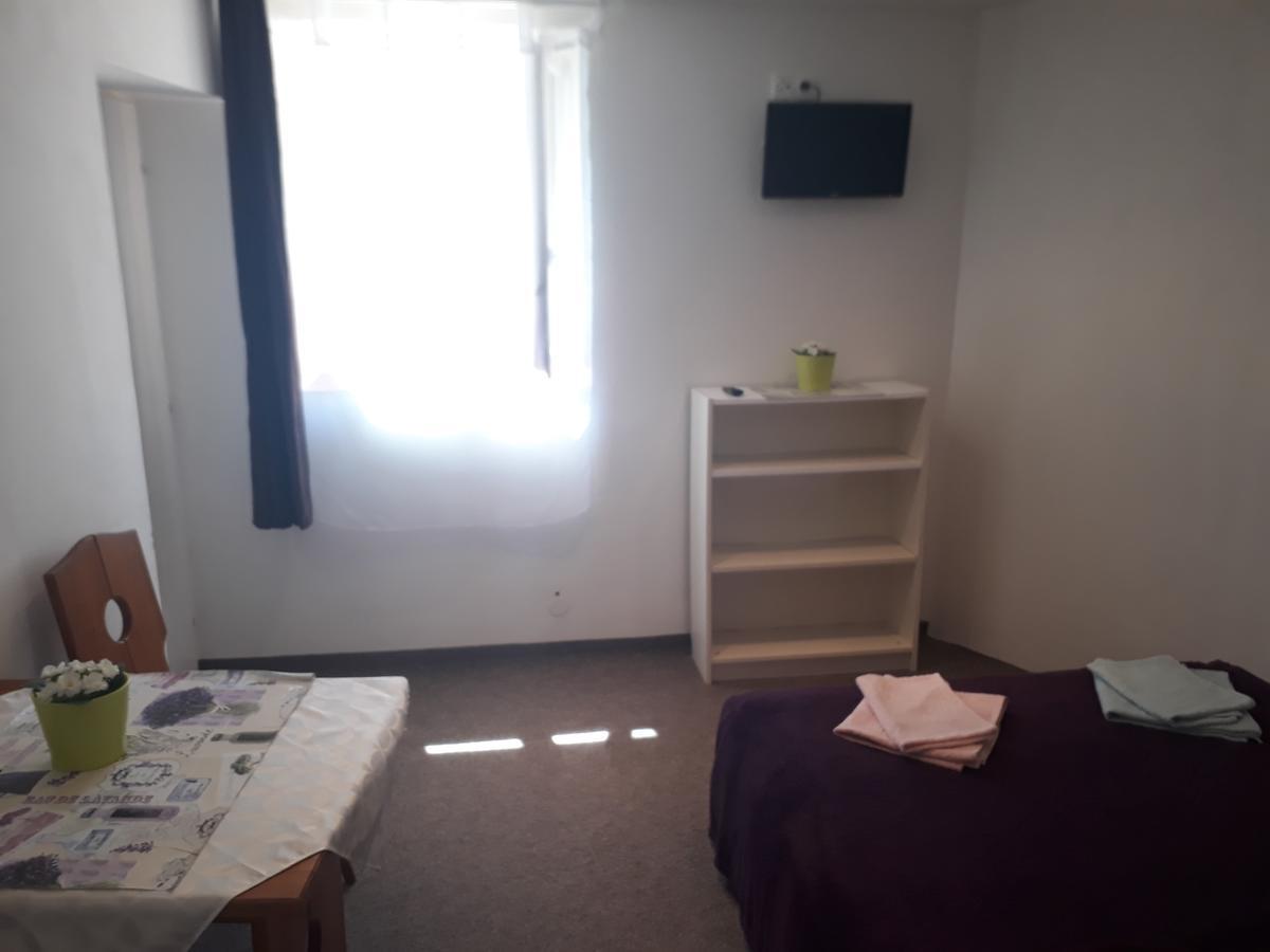 Apartmany Карлштейн Екстер'єр фото